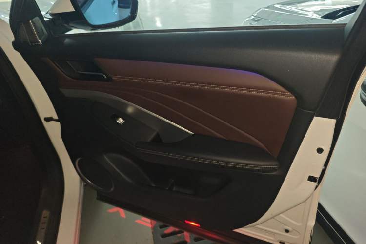 Used Wey VV6 2018 2.0T Four-Wheel Drive Flagship Version China V Standard
