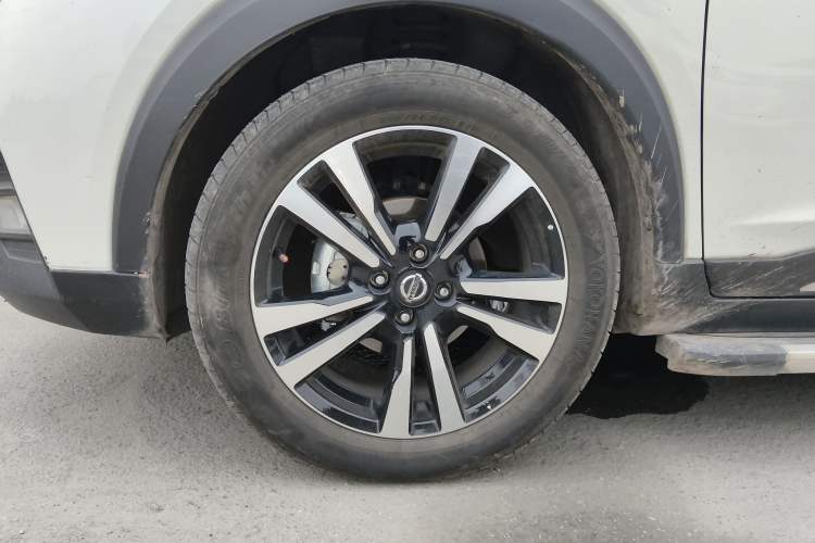 Used Nissan Kicks 2021 1.5L XV CVT Smart Connect Luxury Edition Left Front Wheel Hub