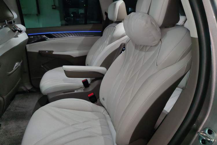 Used Roewe RX9 2023 2.0T Four-Wheel Drive Luxury Edition Left Rear Seat