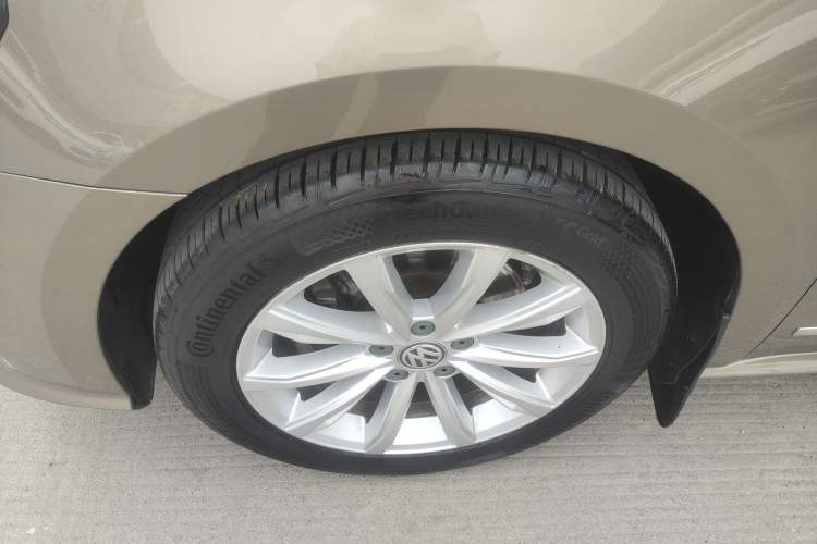 Used Volkswagen Passat 2017 280TSI DSG Luxury Edition Left Front Wheel Hub