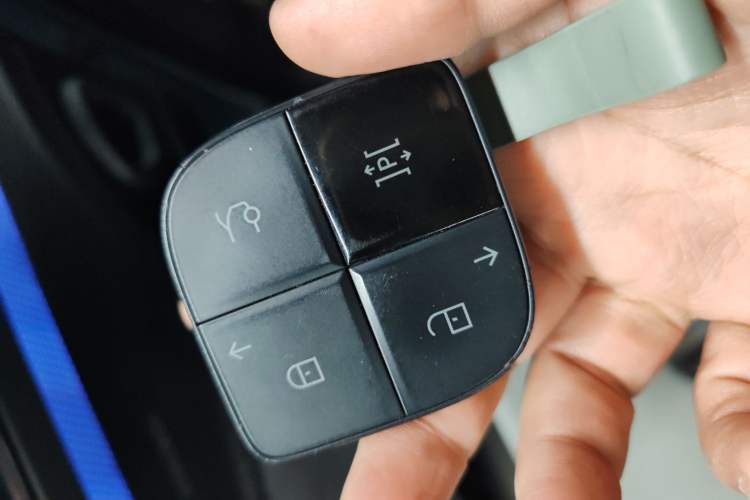 Used Lynk & Co 08 EM-P 2025 220 km All-Wheel-Drive Performance Halo