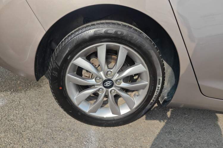 Used Hyundai Elantra (5th Generation / Langdong) 2015 1.6L Manual Leading Model