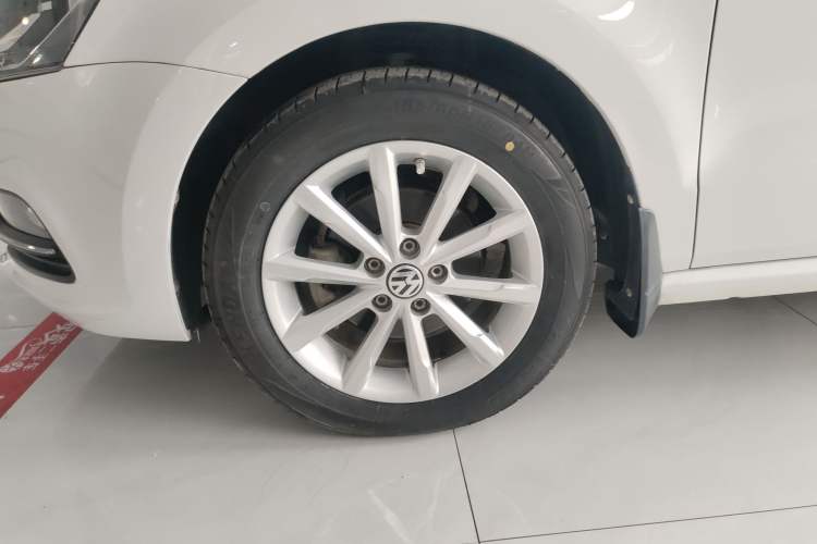 Used Volkswagen Polo 2016 1.6L Automatic Comfort Model
