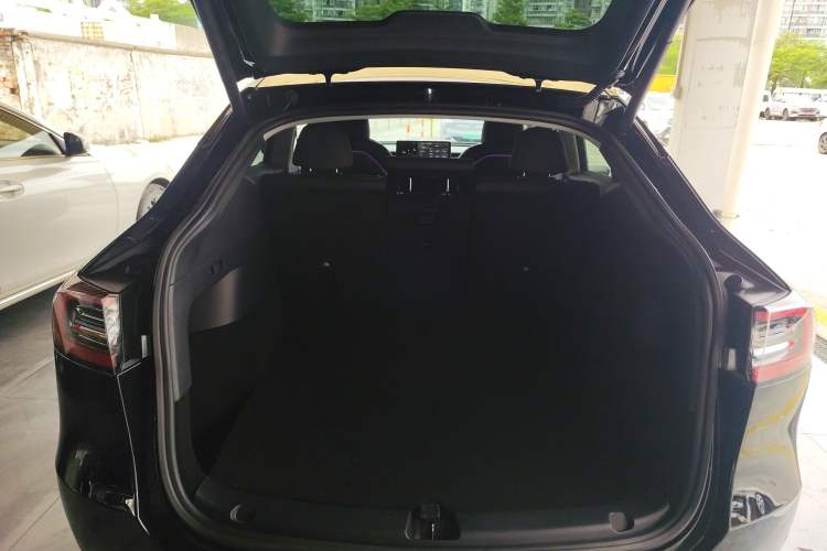 Used Tesla Model Y 2021 Long-Range All-Wheel-Drive Version
