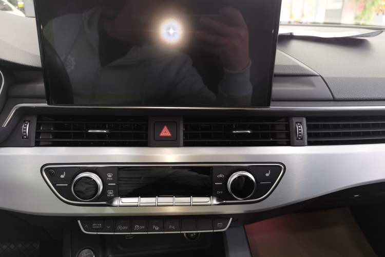 Used Audi A4L 2022 40 TFSI Luxury Dynamic Model
