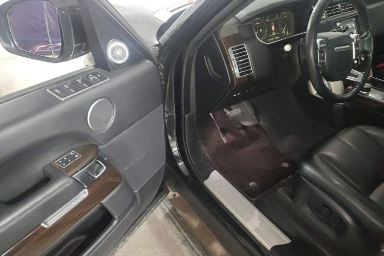 Used Land Rover Range Rover Vogue 2015 3.0 V6 U.S.-Spec Executive Edition