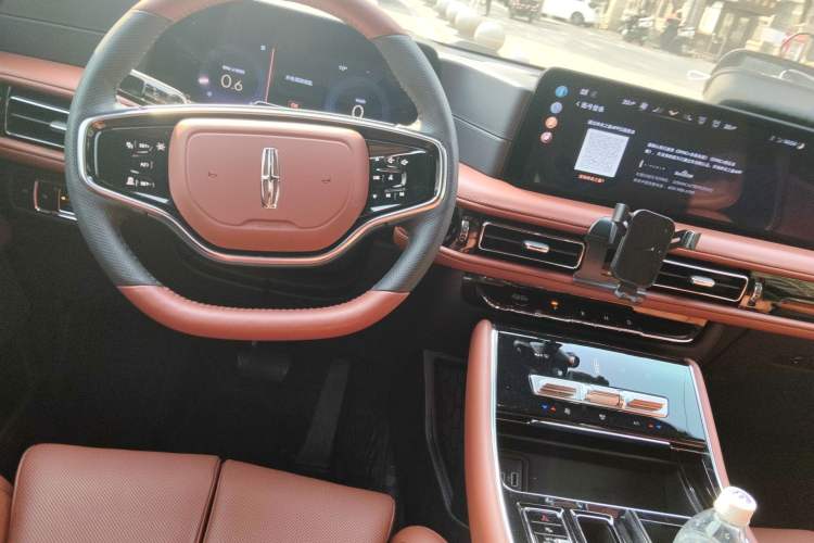 Used Lincoln Aviator 2024 3.0T V6 All-Wheel-Drive Luxury Edition Six Seats Steering Wheel