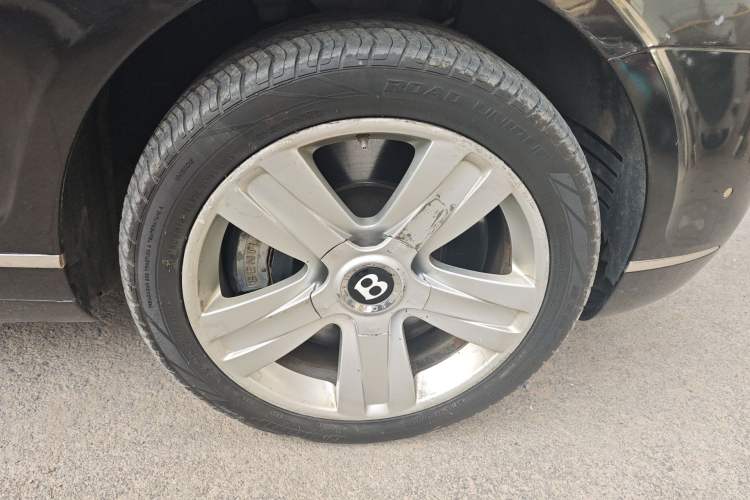 Used Bentley Flying Spur 2010 6.0T Five-Seat Version Right Front Wheel Hub