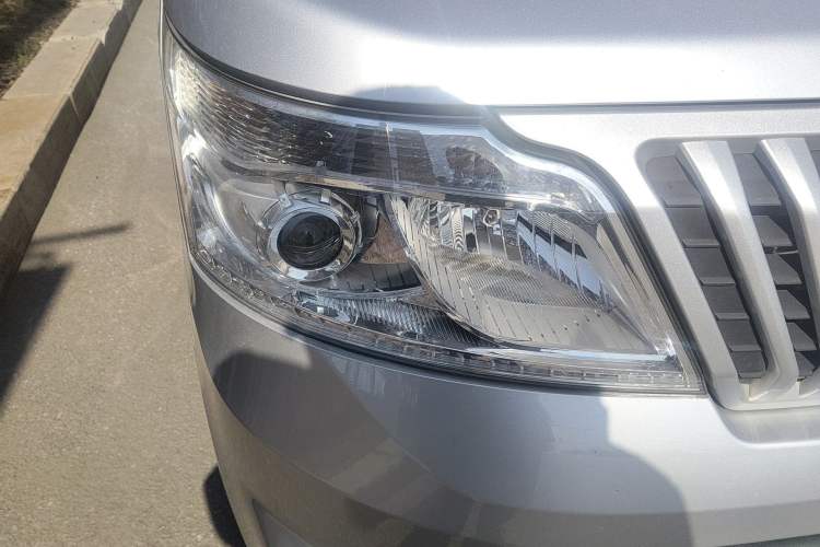 Used CHANGAN KAICHENG Ruixing M80 2018 1.5L Base Model Van Semi-Blind Window Flat Roof Rear-Hinged Doors 4G15S Right Front Headlight