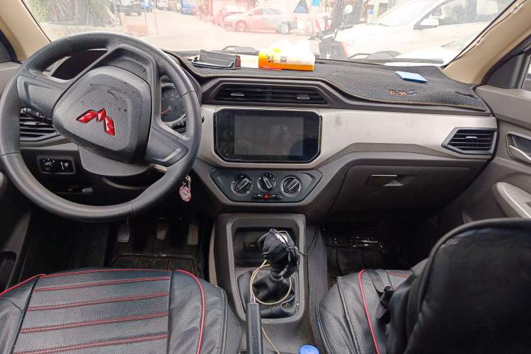Used Wuling Hongguang 2021 1.5L S Comfort Edition LAR Center Console