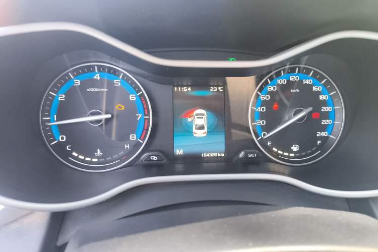 Used Geely Auto Emgrand 2019 Leading Edition 1.5L Manual Fashion Model China V Standard
