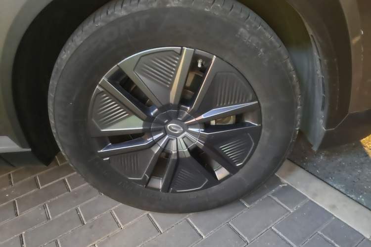 Used GAC Trumpchi EMKOO 2022 1.5T Supernova Edition Right Front Wheel Hub