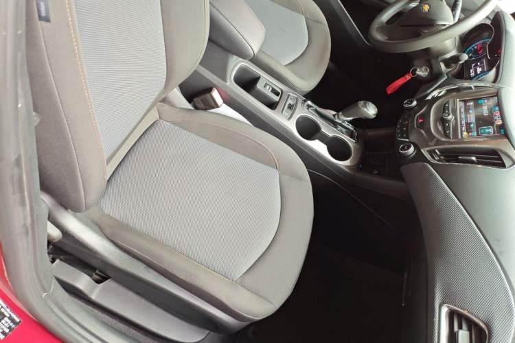 Used Chevrolet Cruze 2017 1.5L Automatic Pioneer Sunroof Edition Right Front Seat