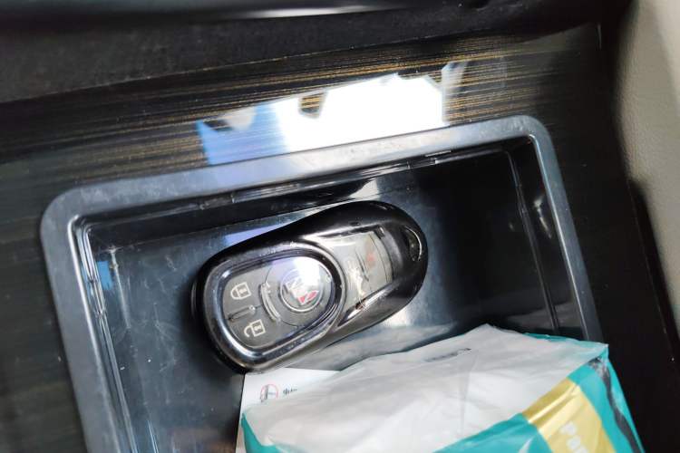 Used Buick GL8 2021 Land Cruiser Executive Class 652T Luxury Model Vehicle Key