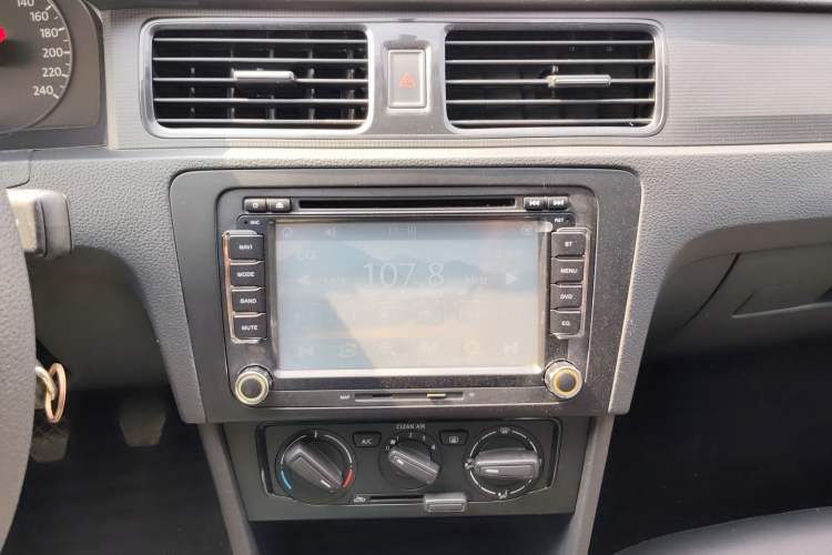 Used Volkswagen Santana 2015 1.4L Manual Fashion Edition
