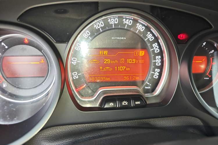 Used Citroen C5 2014 2.0L Automatic Luxury Edition Odometer Close Up