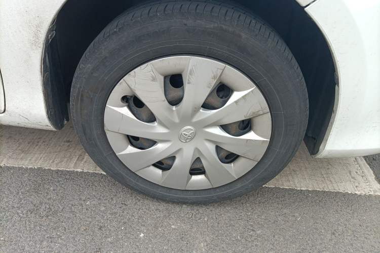 Used Toyota Vios 2014 1.3L Automatic Standard Edition Right Front Wheel Hub