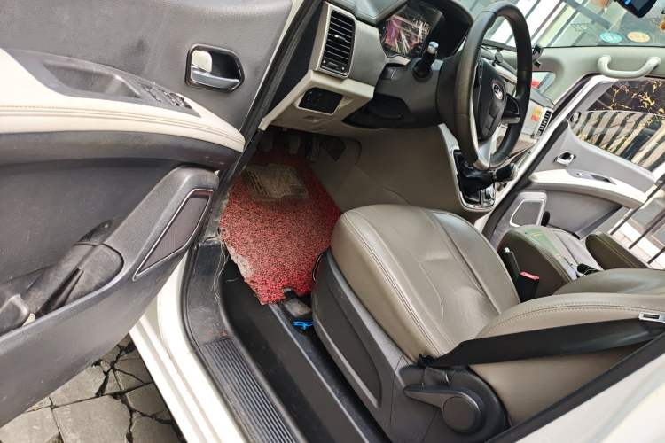 Used JAC Refine M4 2016 2.0L Manual Comfort Edition
