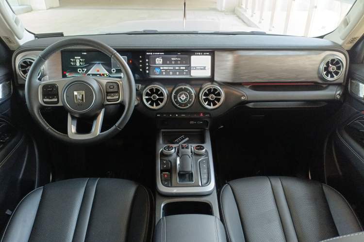 Used Tank 300 2023 City Edition 2.0T—Stylish as Ever Center Console