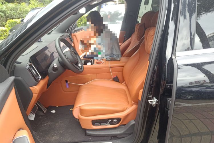 Used Hima AITO M8 2025 Extended-Range Max+ Version 53.4 kWh 6-Seater Edition Left Front Seat