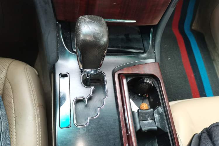 Used Toyota Crown 2010 3.0L Royal Saloon Gear Lever