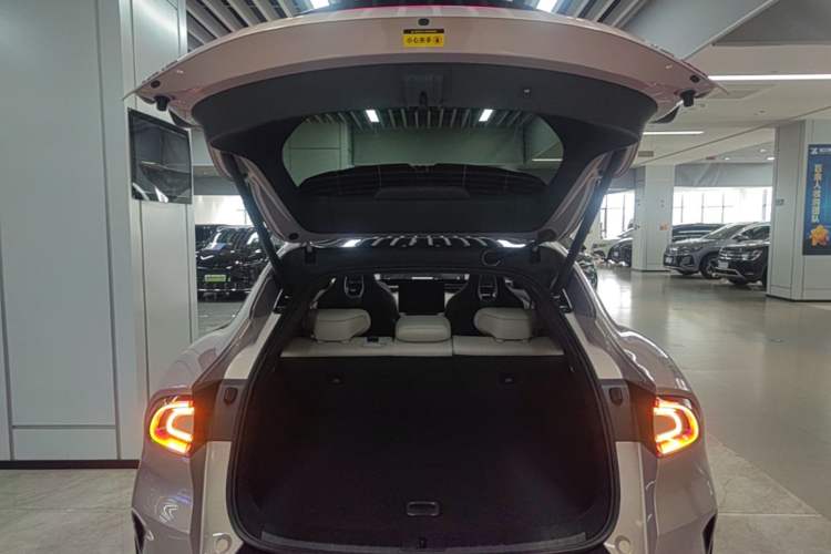 Used Xiaomi Auto YU7 2025 Ultra-Long Range High-Performance All-Wheel-Drive Max Edition
