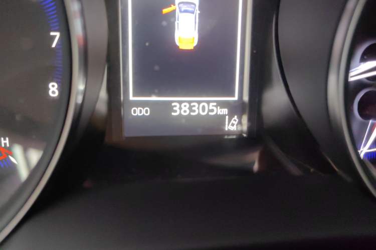 Used Toyota IZOA 2020 2.0L Yichi Version Odometer Close Up