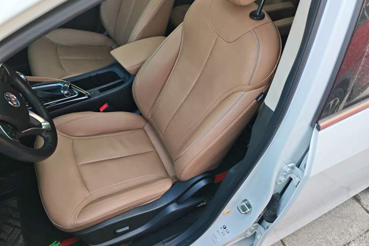 Used Buick GL6 2021 323T Mild Hybrid Connect Prestige Model
