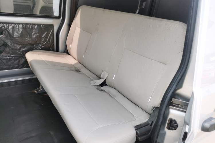 Used Wuling Rongguang S 2021 1.2L Base Model Window-Sealed 5-Seat LSI Car
