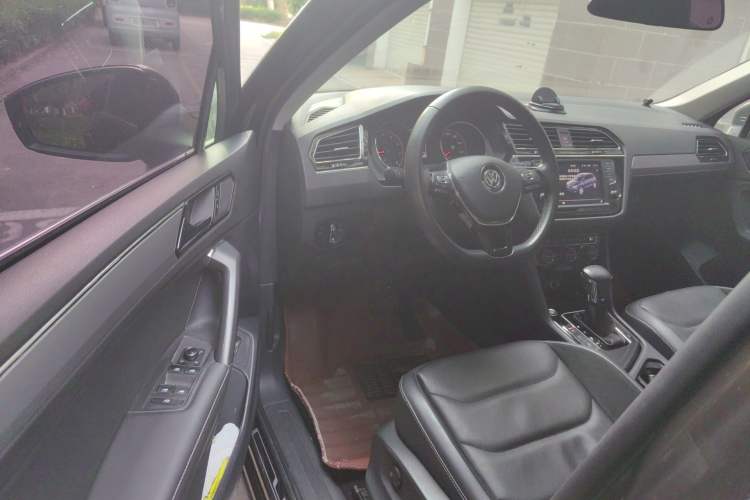 Used Volkswagen Tiguan L 2017 380TSI Automatic All-Wheel-Drive Luxury Edition Driver Seat