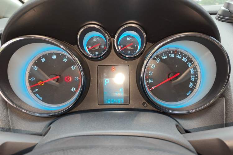 Used Buick GT 2013 GT 1.8L Automatic Fashion Edition Instrument Cluster