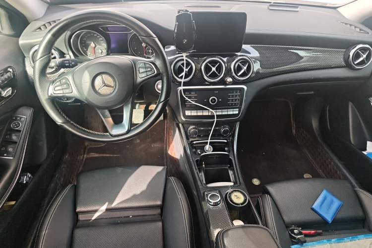 Used Mercedes-Benz GLA 2018 GLA 220 4MATIC Sport Edition Center Console