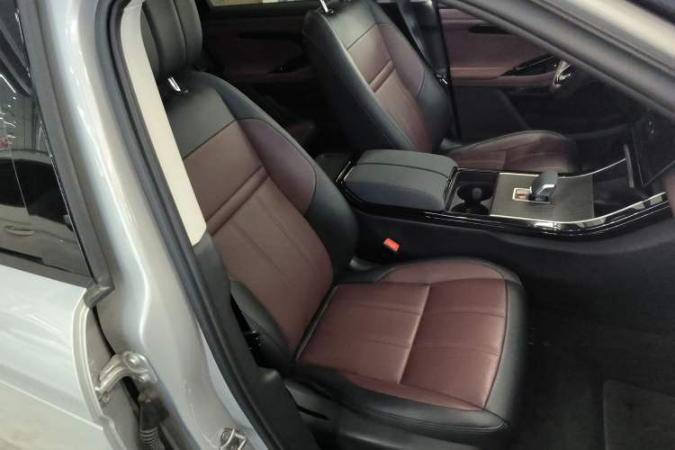 Used Land Rover Range Rover Evoque 2024 Aurora L 249 PS Prestige Light-Chasing Edition