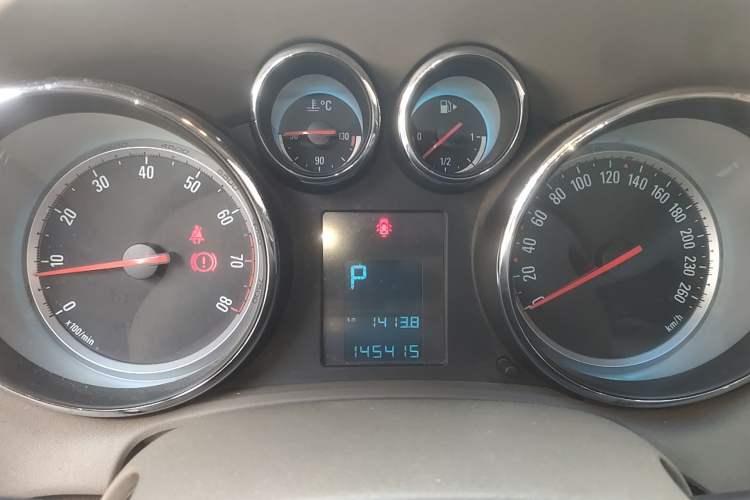 Used Buick GT 2013 GT 1.6L Automatic Fashion Edition Instrument Cluster