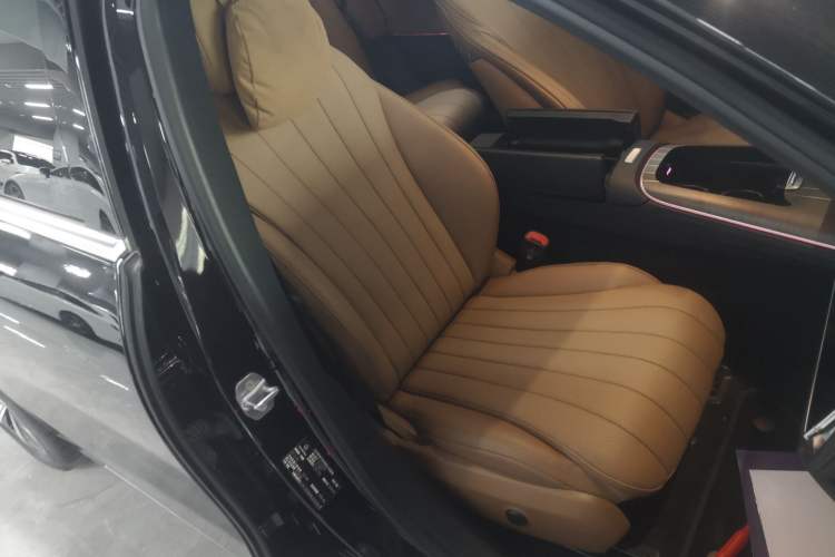 Used Mercedes-Benz E-Class 2024 E 300 L Luxury Model Right Front Seat