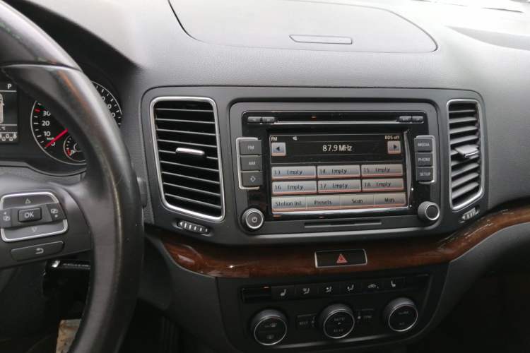 Used Volkswagen Sharan 2015 1.8TSI Comfort Model Audio And AC Panel