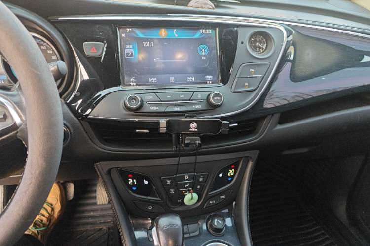 Used Buick Envision 2016 20T Two-Wheel-Drive Elite Model Audio And AC Panel