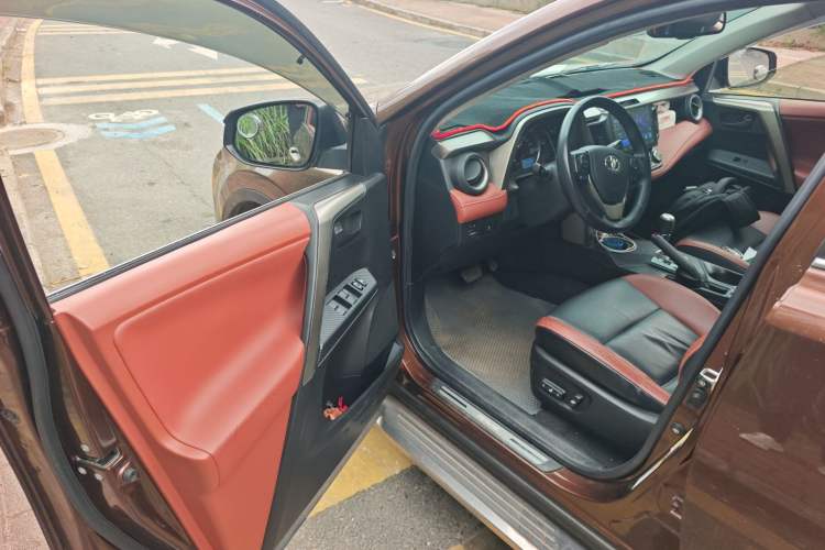 Used Toyota RAV4 2013 2.5L Automatic 4x4 Elite Edition Driver Seat