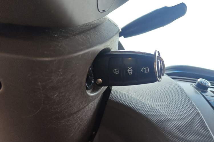 Used Chevrolet Sail 2010 Sedan 1.2L AMT Ideal Edition Vehicle Key