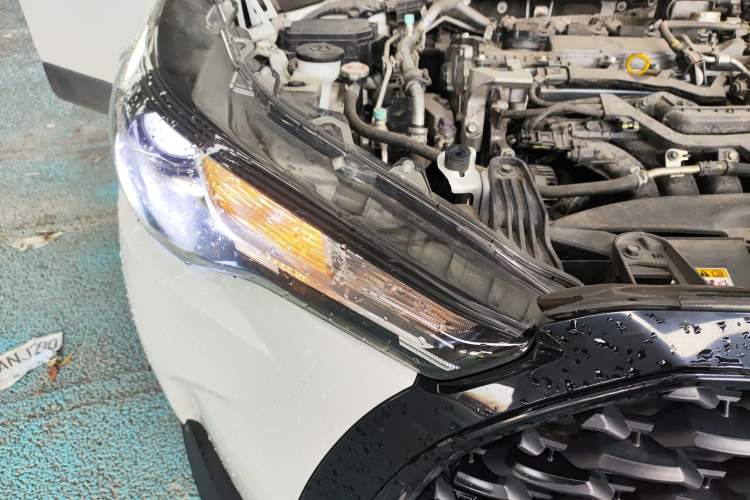 Used Toyota Corolla Cross 2023 2.0L Pioneer Edition Right Front Headlight