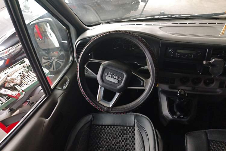 Used JMC Transit 2017 2.8T Commercial Version Short Wheelbase Mid-Roof 6/7/8-Seater JX493