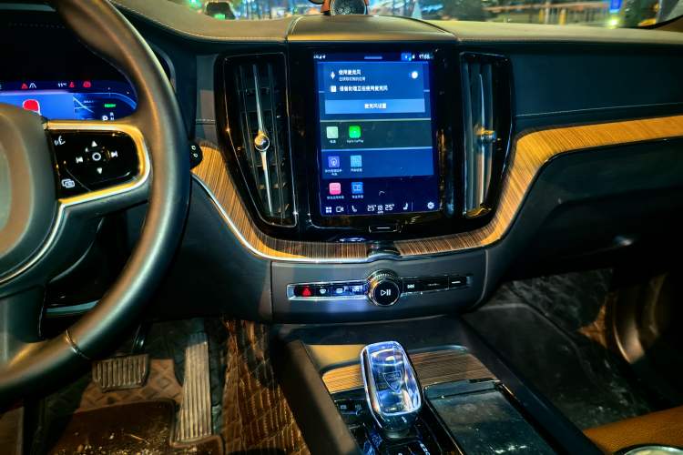 Used Volvo XC60 New Energy 2023 T8 Plug-in Hybrid Long-Range All-Wheel Drive Smart & Luxurious Enjoyment Edition