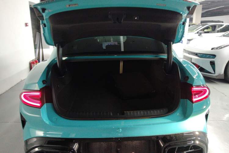 Used Xiaomi Auto SU7 2024 Four-Wheel Drive Ultra-Long Range Advanced Intelligent Driving Max Edition Trunk