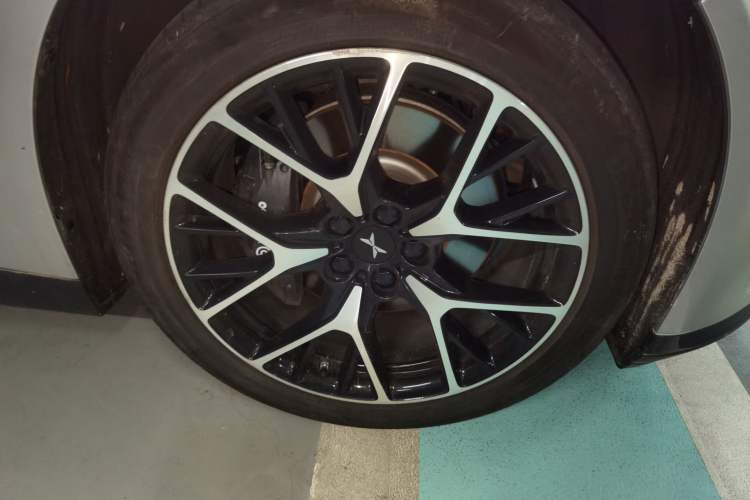 Used XPeng P7 2023 P7i 610 Max Performance Edition Right Front Wheel Hub