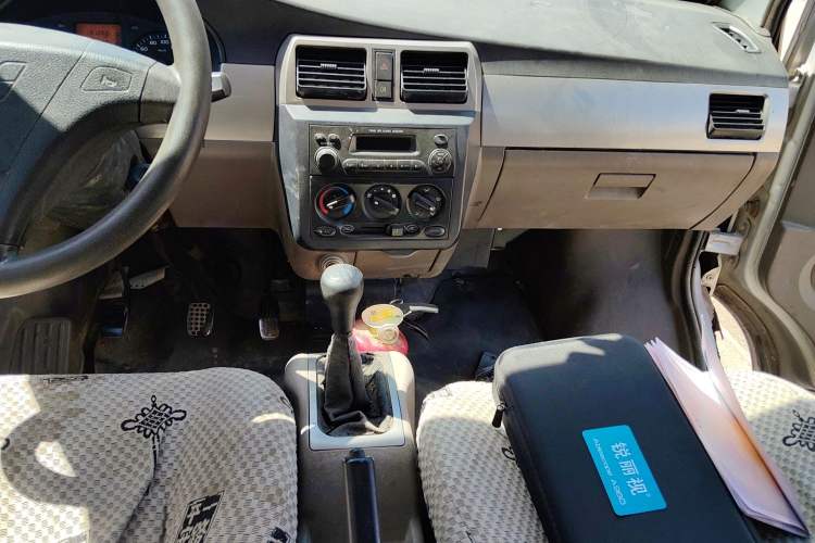 Used Wuling Rongguang 2011 1.2L Comfort Model Audio And AC Panel