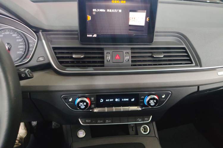 Used Audi Q5L 2018 40 TFSI Prestige Edition China V Audio And AC Panel
