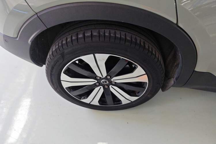 Used Volvo XC40 New Energy 2023 Long-Range PRO Version Right Rear Wheel Hub