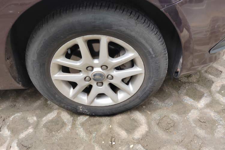 Used Ford Focus 2012 Sedan Classic 1.8L Automatic Base Model