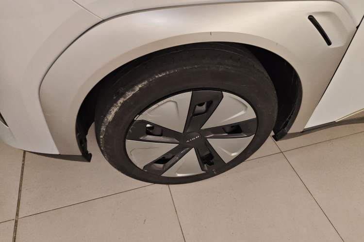 Used AION Y 2024 Younger