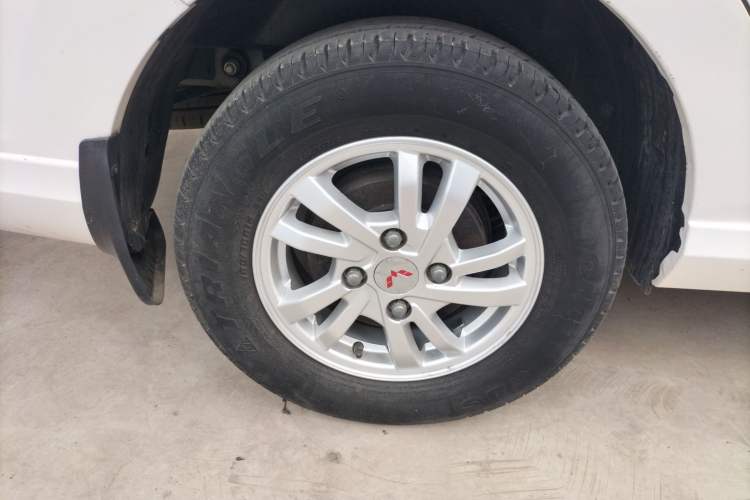 Used Wuling Hongguang 2019 1.5L S Comfort Edition China VI LAR Right Rear Wheel Hub